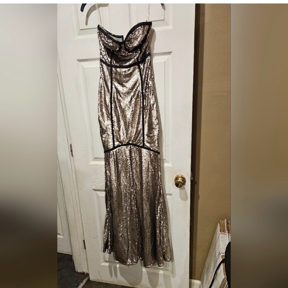 Elegant Silver Fashion Nova mermaid style Evening Gown. NWT size s